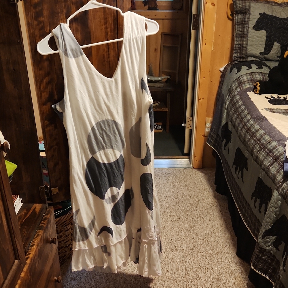 Elegant White and Gray Sleeveless Dress